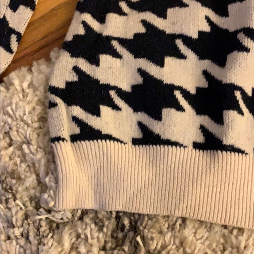 Sweater - Picture 4 of 4